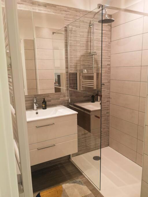 Appartement Proche Mer Avec Terrasse Et Jardin Privatif Hyères Buitenkant foto
